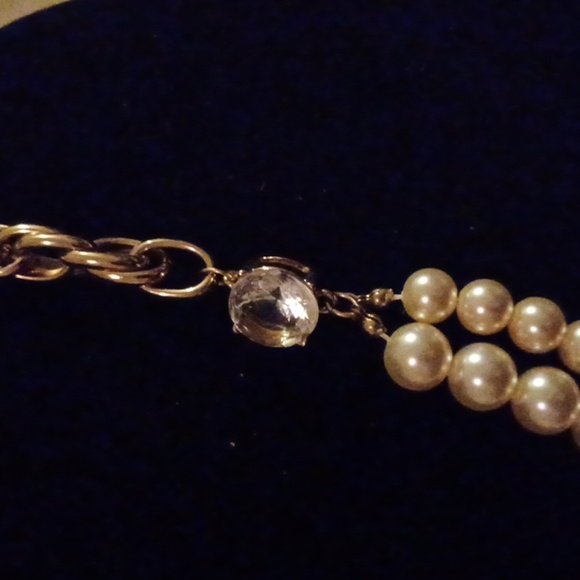 💝2/$20💝 Gorgeous White And Gold Tone Necklace by The Limited - Picture 4 of 5